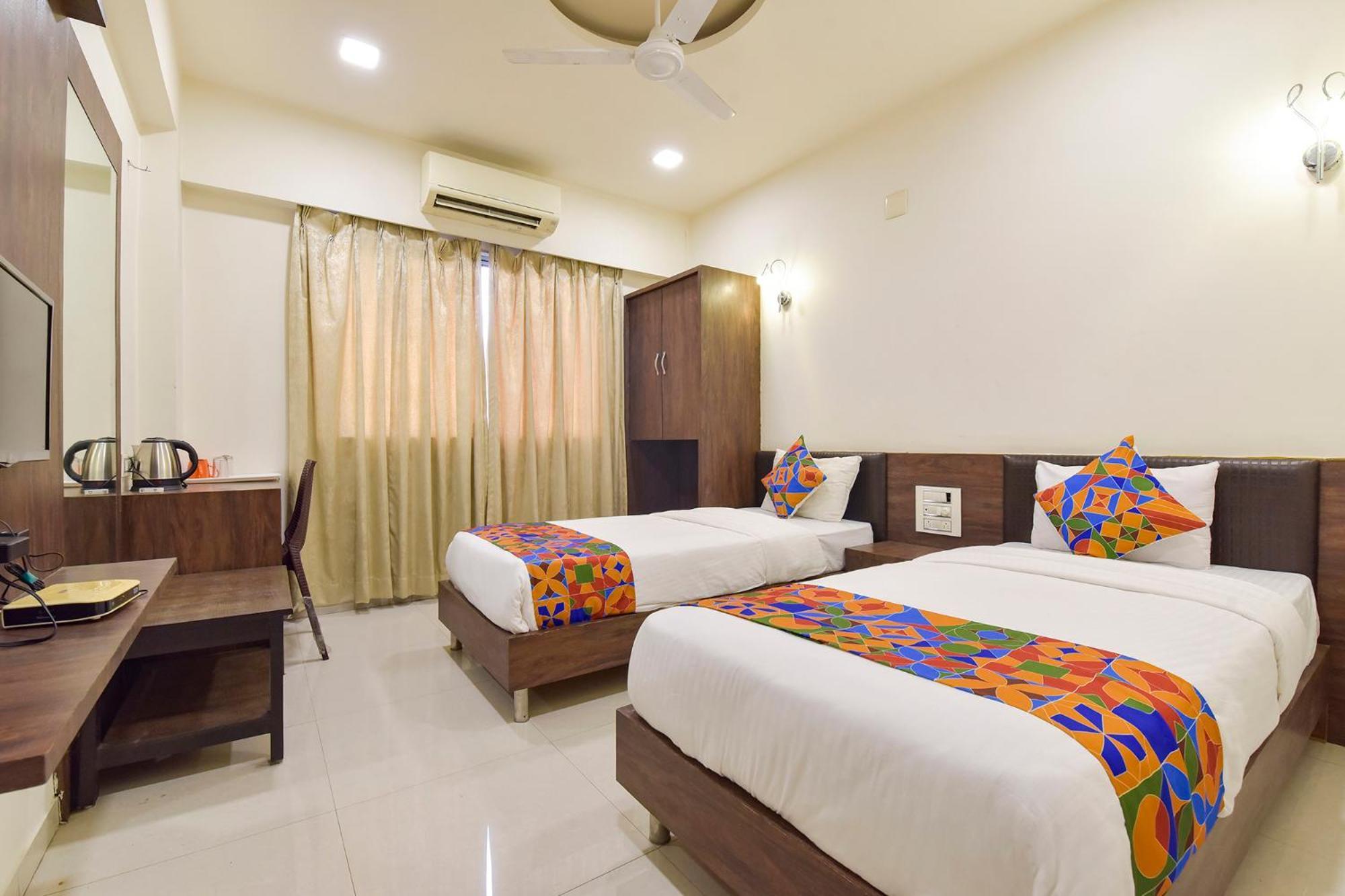 Fabhotel A1 Plaza Ahmedabad Eksteriør billede
