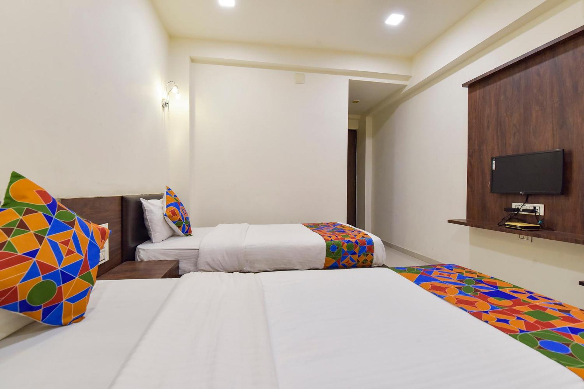 Fabhotel A1 Plaza Ahmedabad Eksteriør billede