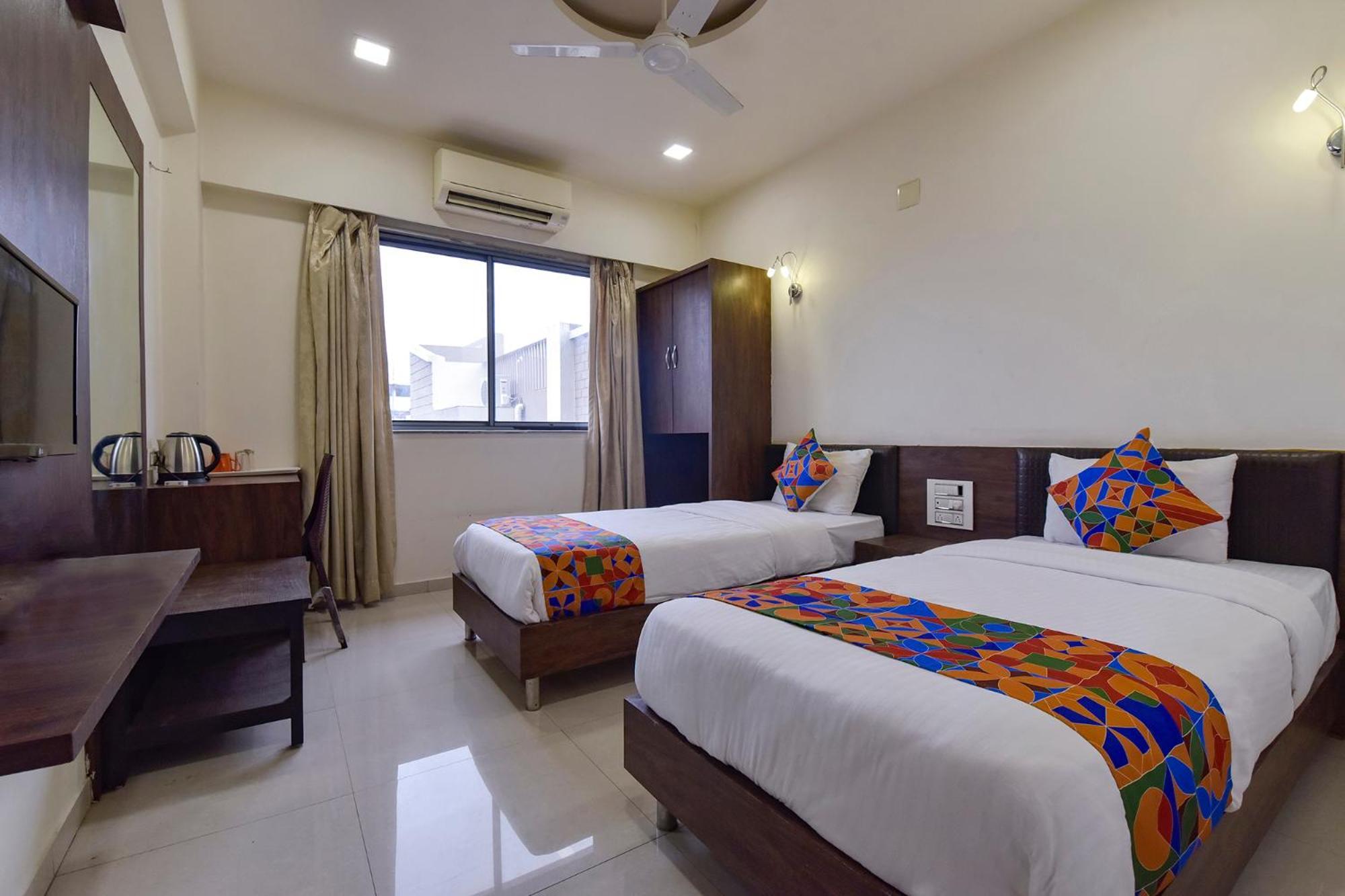 Fabhotel A1 Plaza Ahmedabad Eksteriør billede