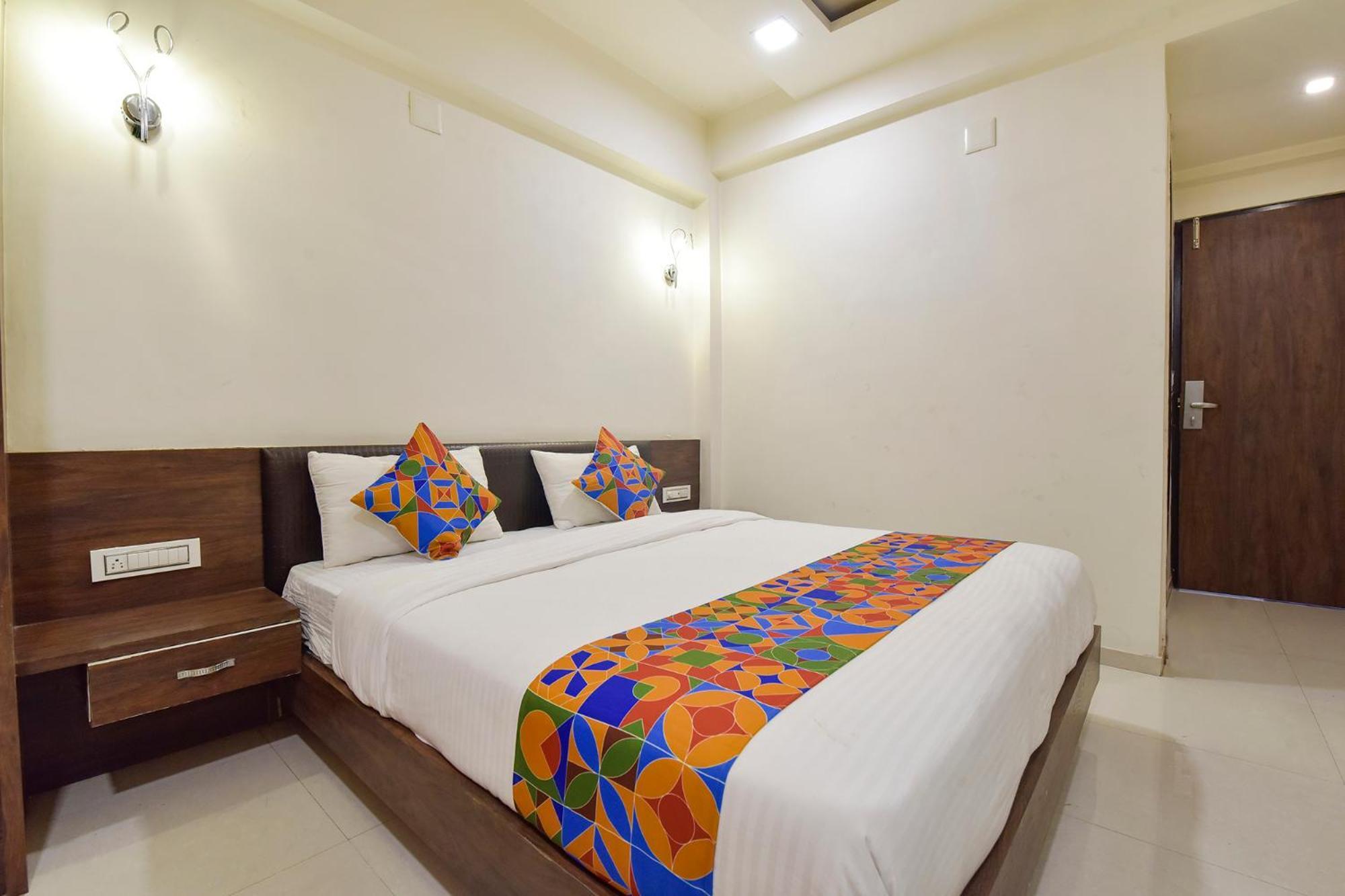Fabhotel A1 Plaza Ahmedabad Eksteriør billede