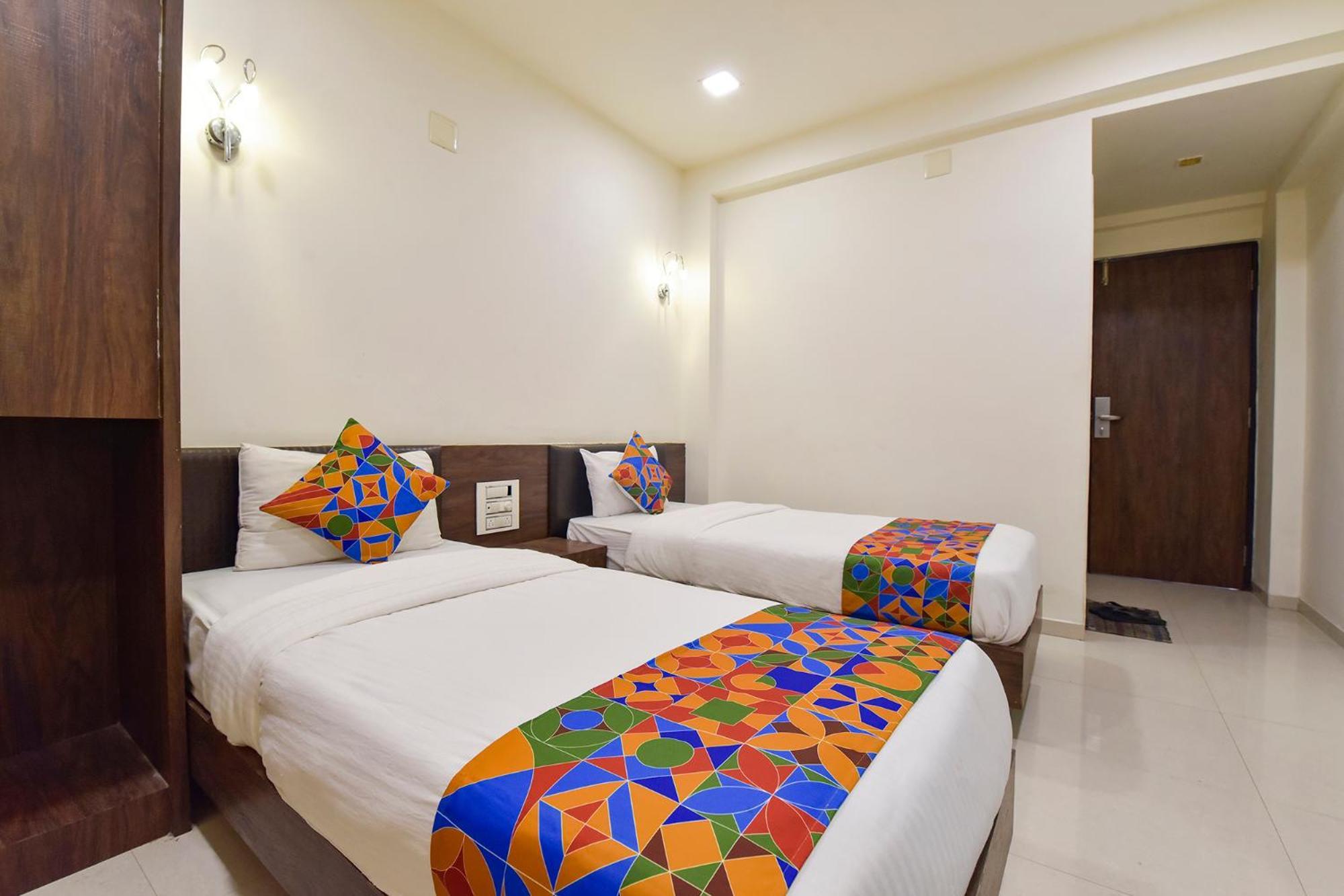 Fabhotel A1 Plaza Ahmedabad Eksteriør billede