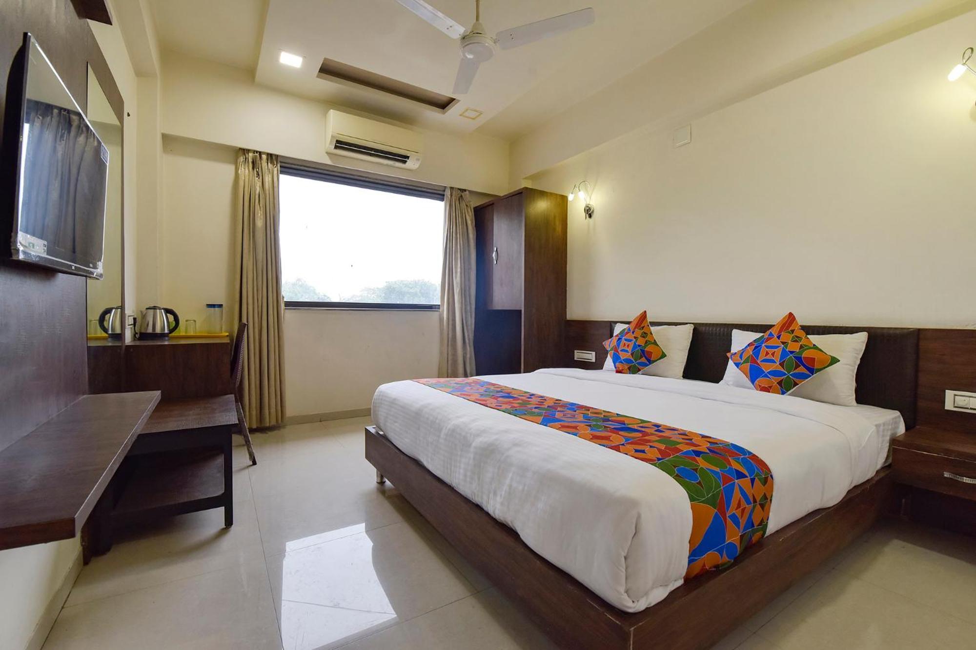Fabhotel A1 Plaza Ahmedabad Eksteriør billede