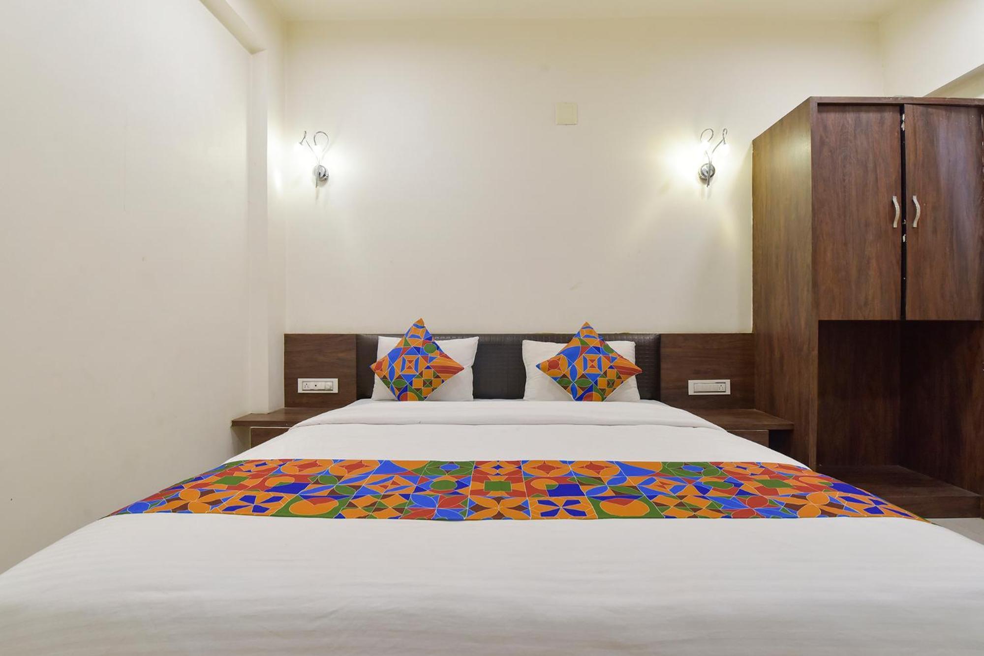 Fabhotel A1 Plaza Ahmedabad Eksteriør billede