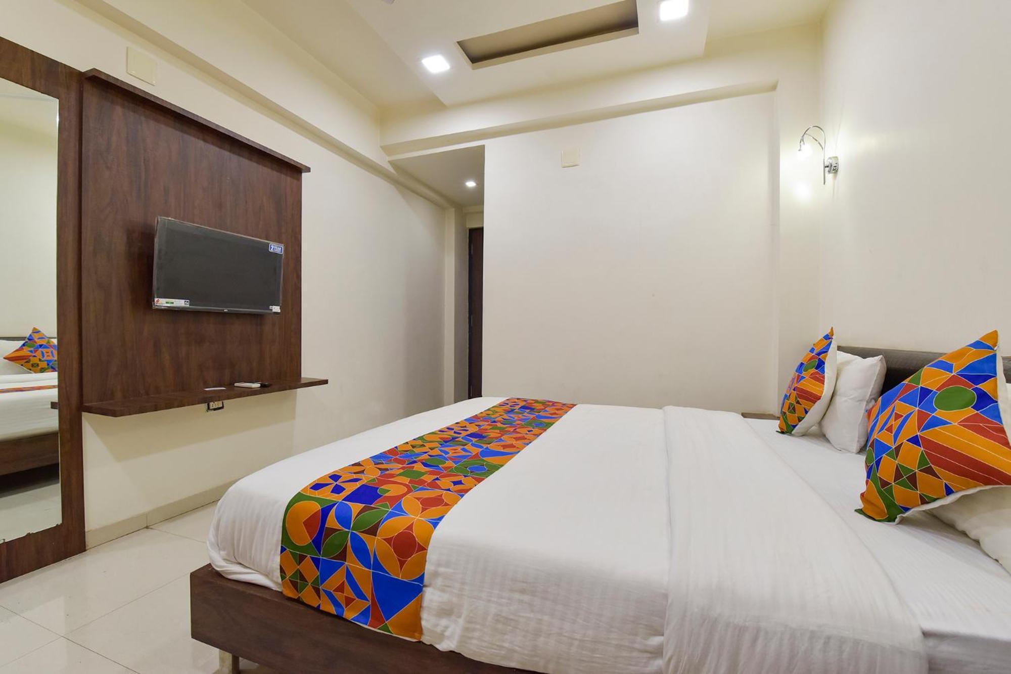 Fabhotel A1 Plaza Ahmedabad Eksteriør billede