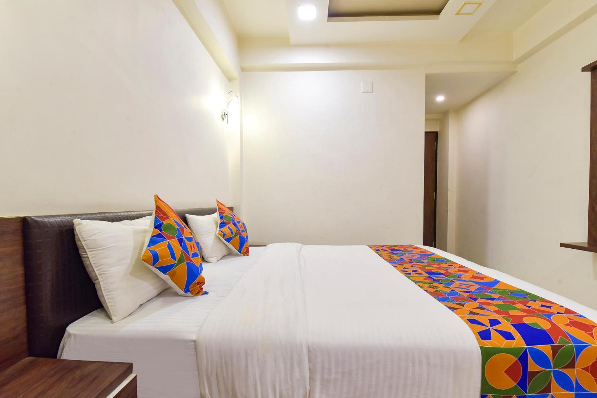 Fabhotel A1 Plaza Ahmedabad Eksteriør billede