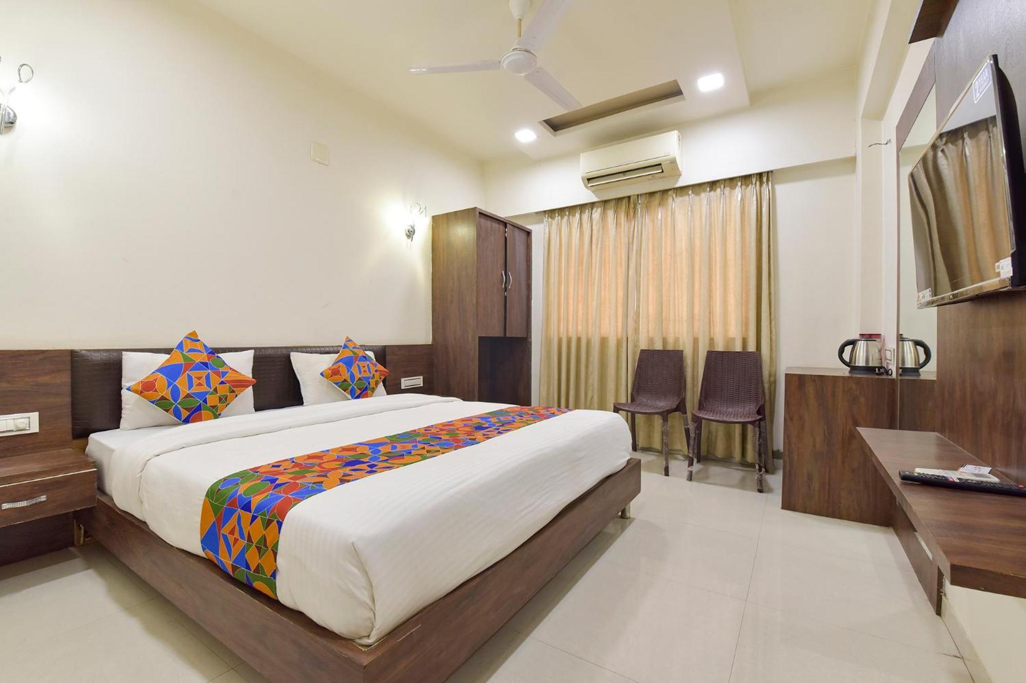 Fabhotel A1 Plaza Ahmedabad Eksteriør billede