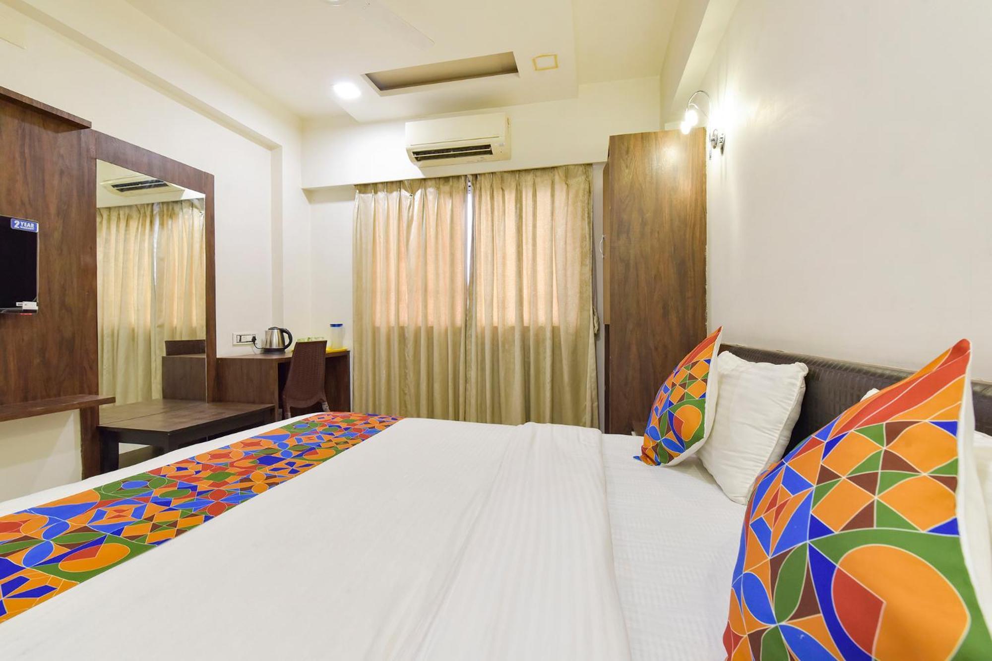 Fabhotel A1 Plaza Ahmedabad Eksteriør billede