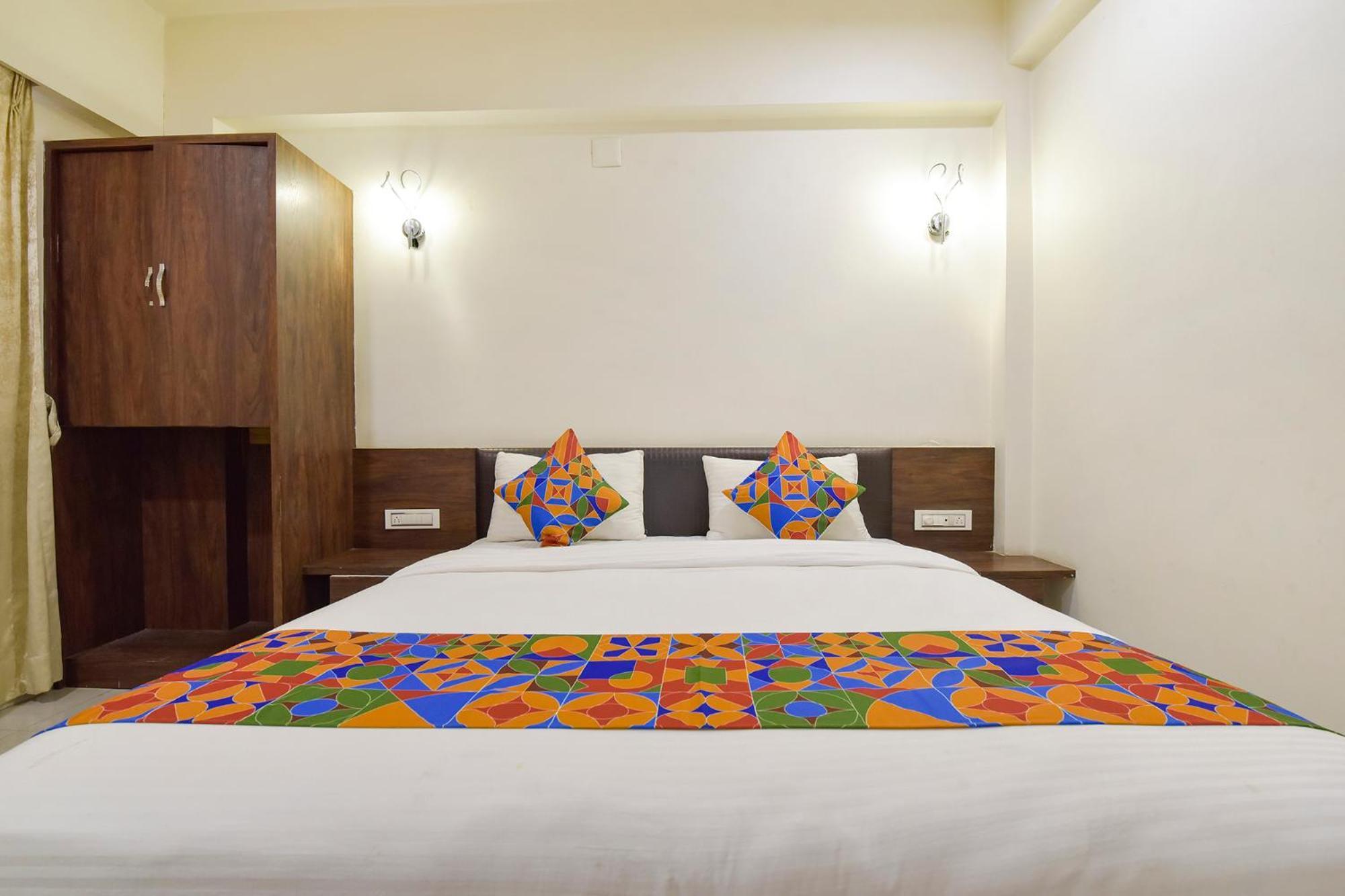 Fabhotel A1 Plaza Ahmedabad Eksteriør billede